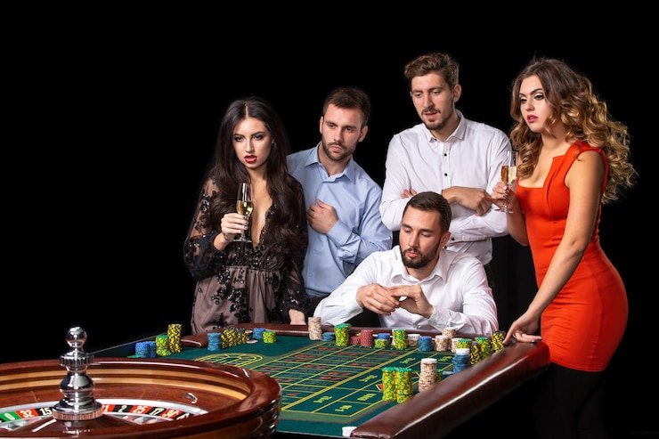Pengguna muda menikmati permainan sports betting melalui perangkat ponsel di sohototo